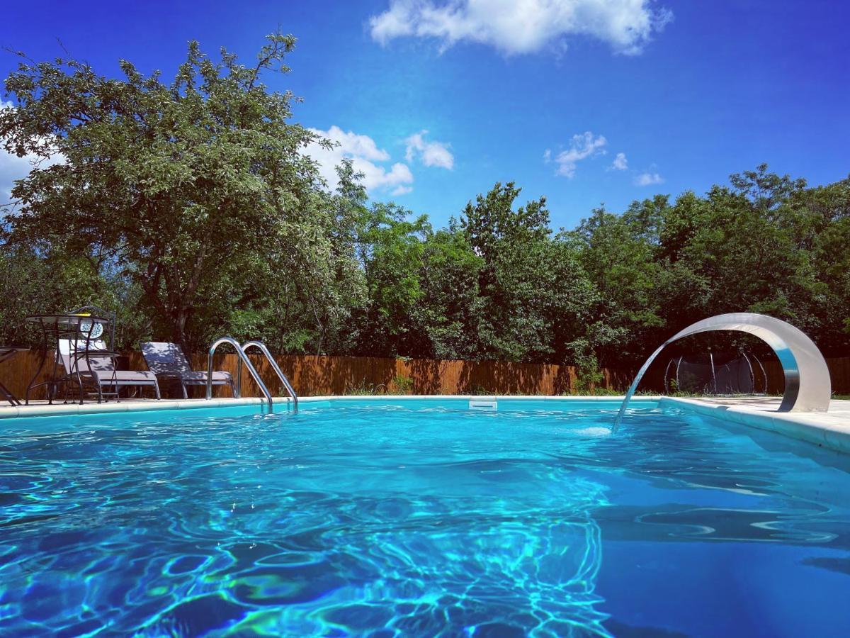 Horace Guesthouse Pool & Hot Tub & Bikes & River Dejani エクステリア 写真