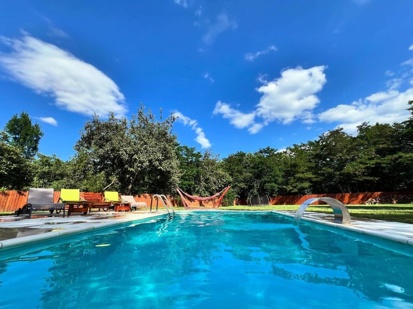 Horace Guesthouse Pool & Hot Tub & Bikes & River Dejani エクステリア 写真